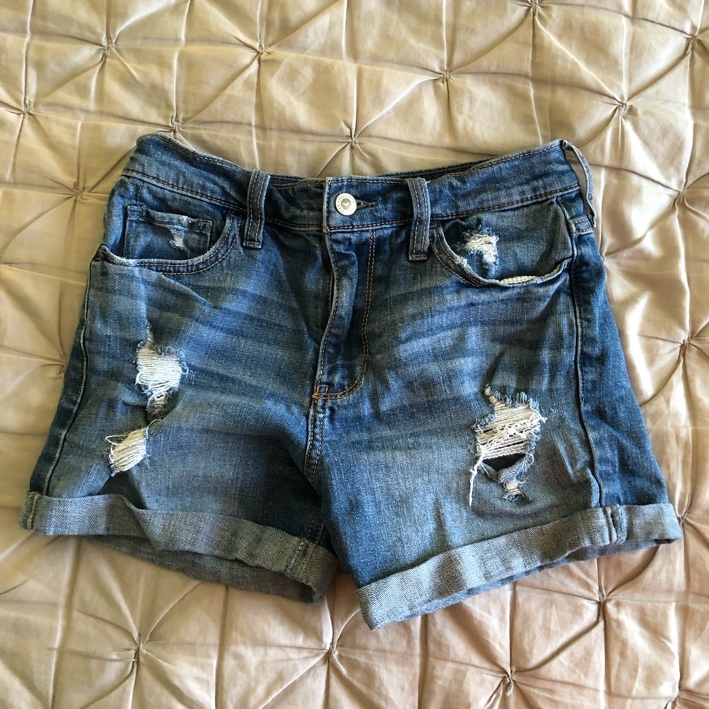 Hollister Low-Rise Midi Shorts